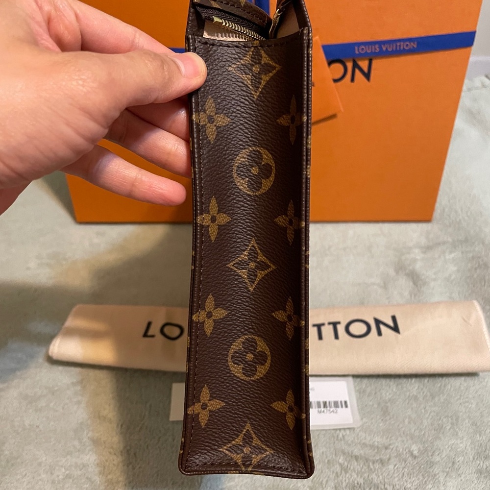 🛑SOLD🛑 Louis Vuitton Toiletry 26 Pouch - Picture 6 of 12